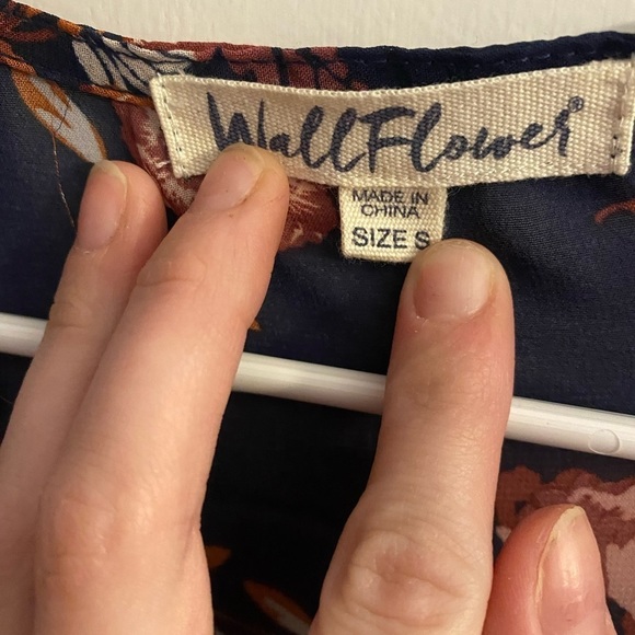 wallflower sheer floral cardigan navy size small - Picture 3 of 5